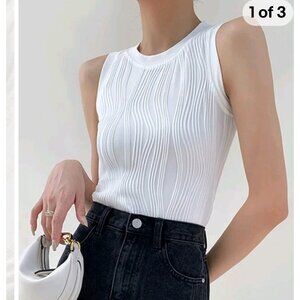 The Commense Solid Wavy Textured Tank Top size small